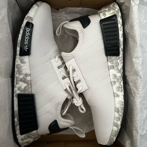 Brand new in box women’s nmd_r1w